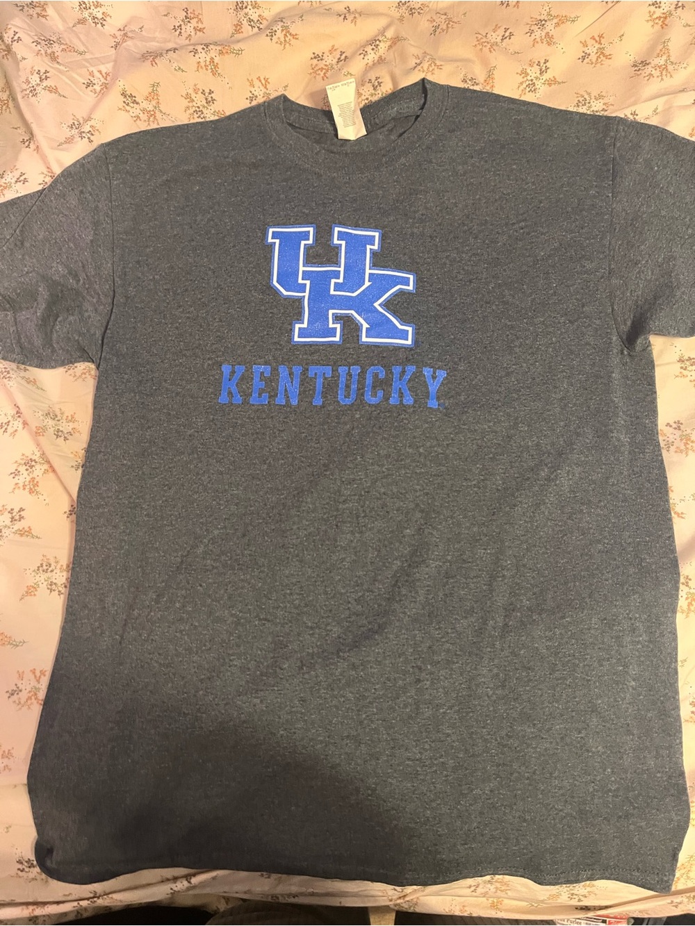 university of kentucky t shirt !!